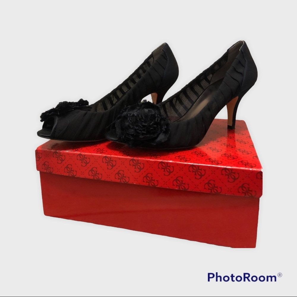 GUESS Women's Petita, Black Satin shoes